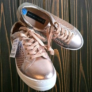 Size 7.5 fashion sneakers
